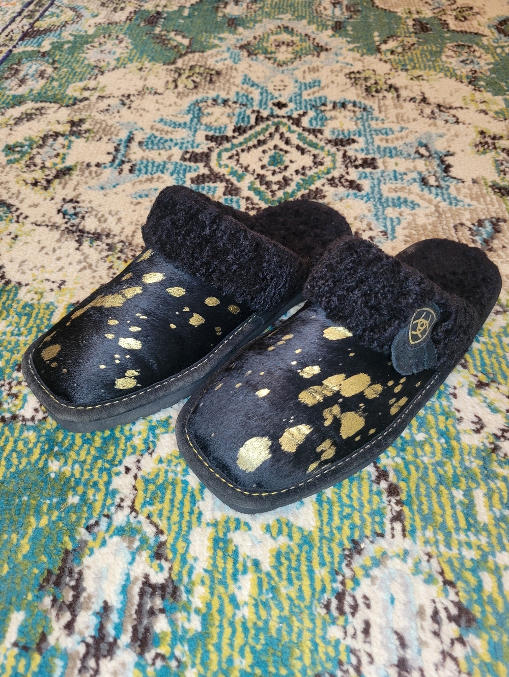 Ariat Jackie Square Toe Exotic Slippers In Black Gold Fuzzy Soft Shoes, Size 9 - Picture 3 of 8
